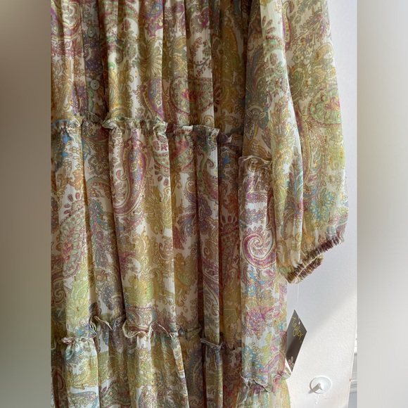 Beautiful Colored dress - Picture 7 of 9